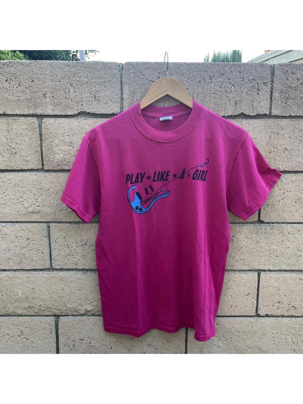 Vintage 90s play like a girl graphic tee | size S
